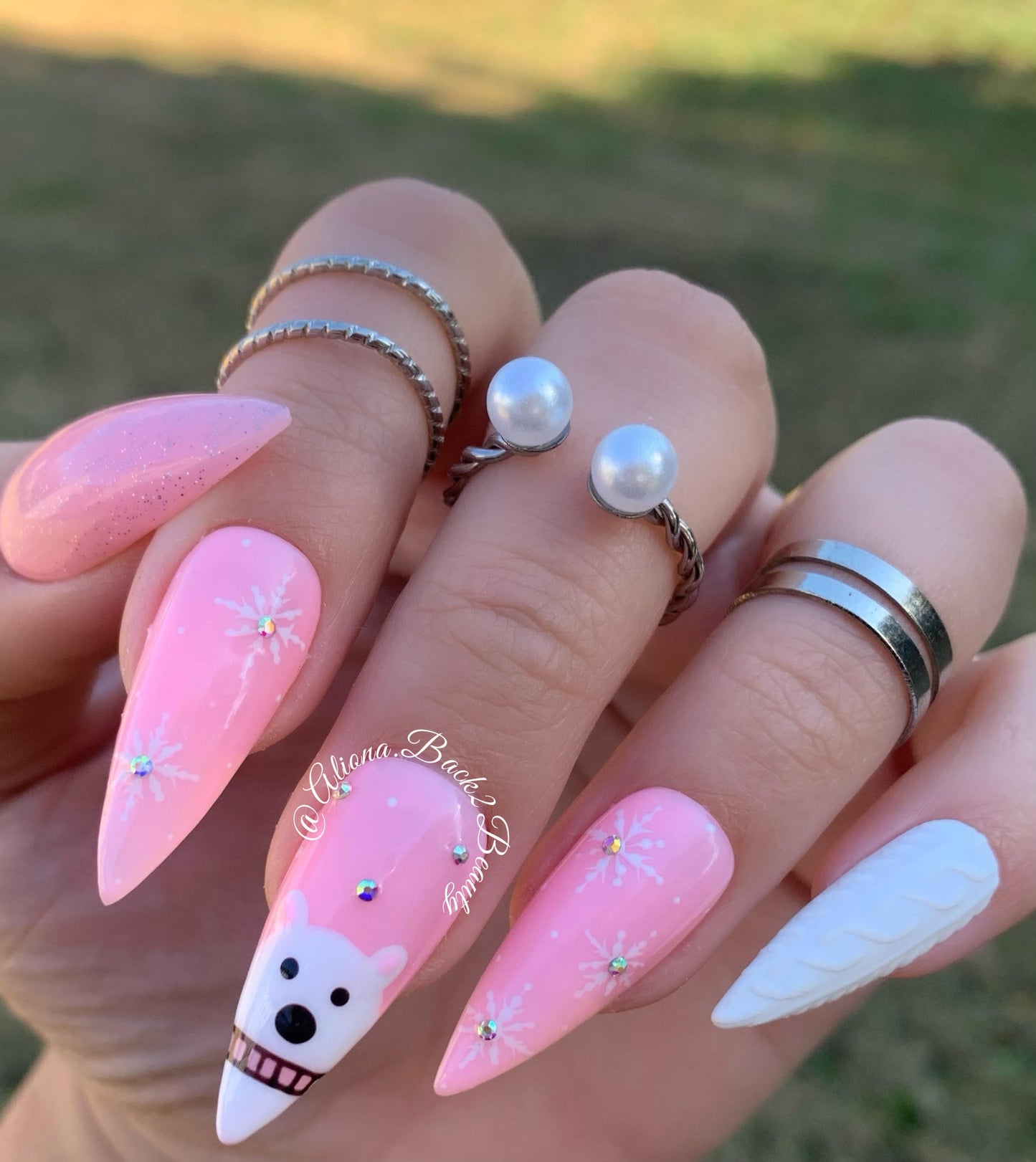 Soft Pink Winter Press on Nails, Reusable Polar Bear Winter Press on Nails, Textured Christmas Sweater Nails, Handmade Glue on Nails