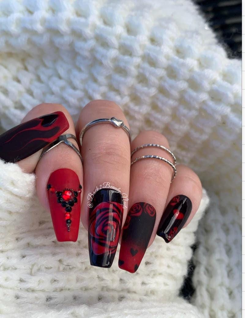 Queen of Hearts Nails/ Handmade Reusable Press on Nails/ Black and Red Nails